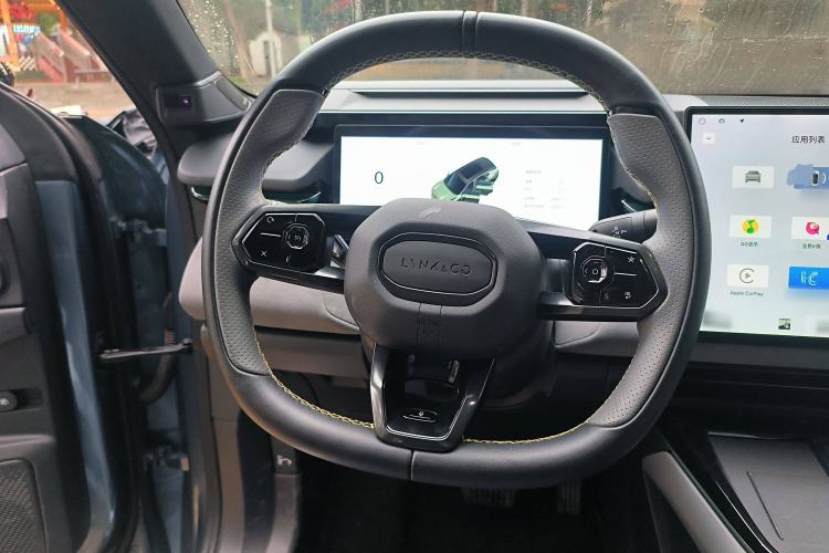 Used Lynk & Co 08 EM-P 2025 220 km All-Wheel-Drive Performance Halo