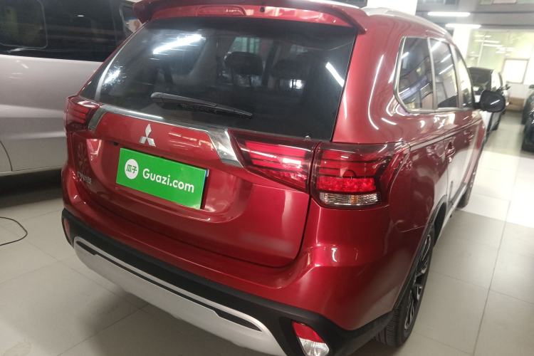 Used Mitsubishi Outlander 2019 2.0L Two-Wheel Drive Comfort Edition 7-Seater China VI Standard
