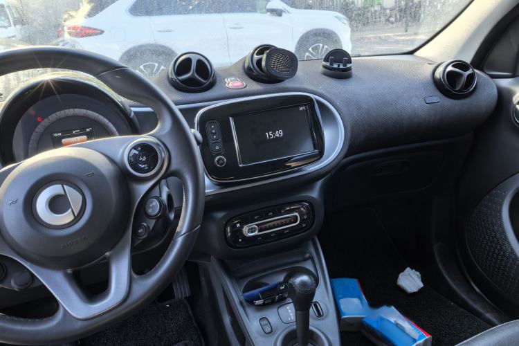 Used smart forfour 2018 0.9T 66 kW Pioneer Edition Interior 1