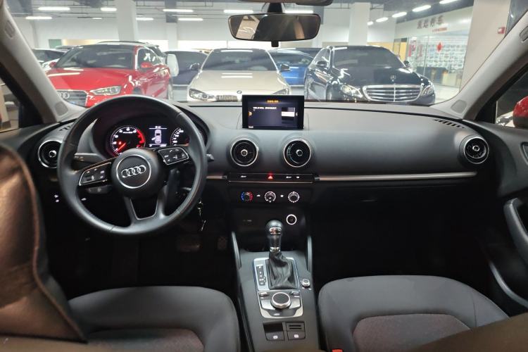 Used Audi A3 2020 Restyled Sportback 35 TFSI Entry-Level China VI Emission Standard Center Console
