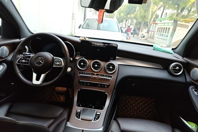 Used Mercedes-Benz GLC 2020 Facelifted GLC 300 L 4MATIC Luxury Edition Center Console