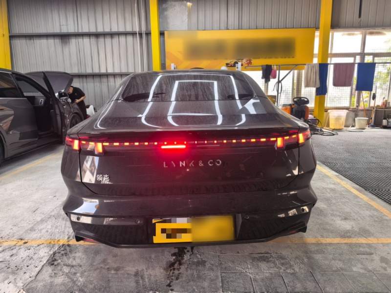 Used Lynk & Co Z10 2025 71 kWh 602 km Range Rear-Wheel Drive Pro — 5
