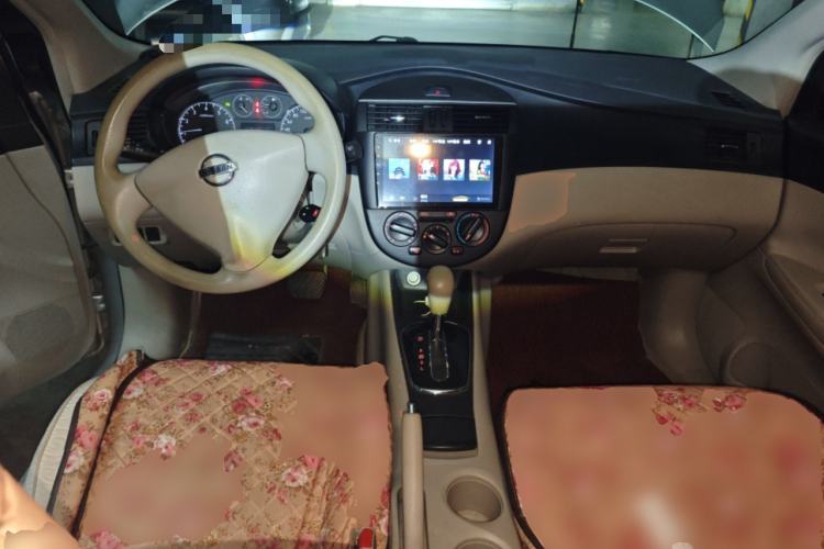 Used Nissan Tiida 2011 1.6L CVT Comfort Model Center Console