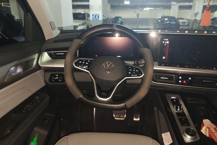 Used Volkswagen Tavendor 2024 380TSI All-Wheel-Drive R-Line Journey Shared Enjoyment Model
