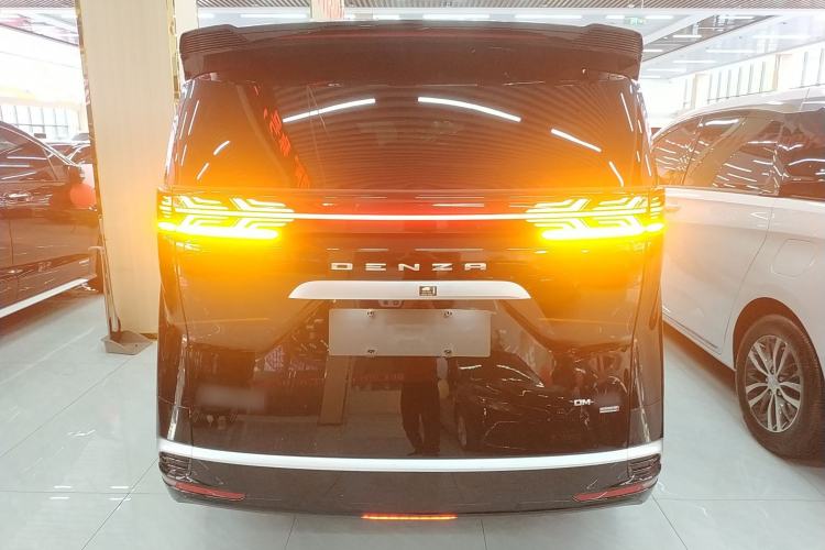 Used Denza D9 2025 DM-i Intelligent Drive 1020 Four-Wheel Drive Prestige Model Rear