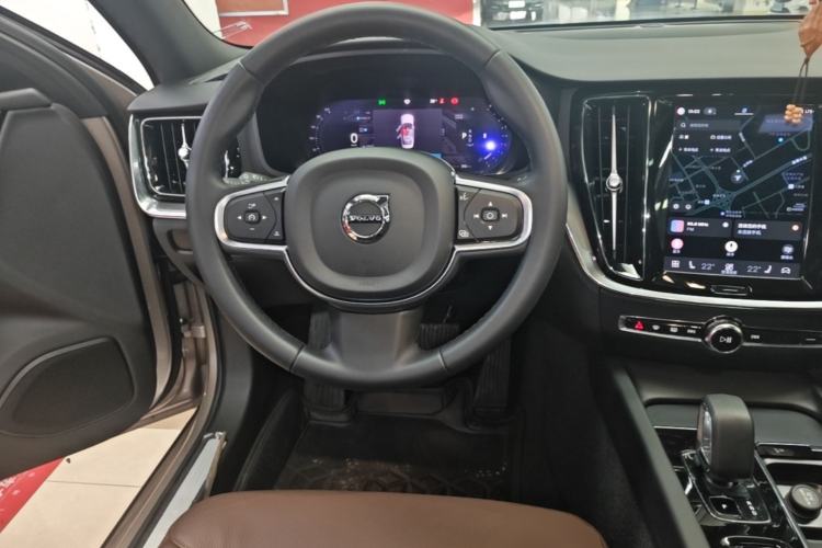 Used Volvo S60 2024 B4 Zhiyi Luxury Edition