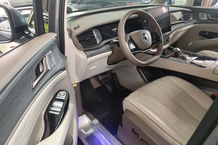 Used Denza D9 2022 DM-i 970 Four-Wheel Drive Flagship Model
