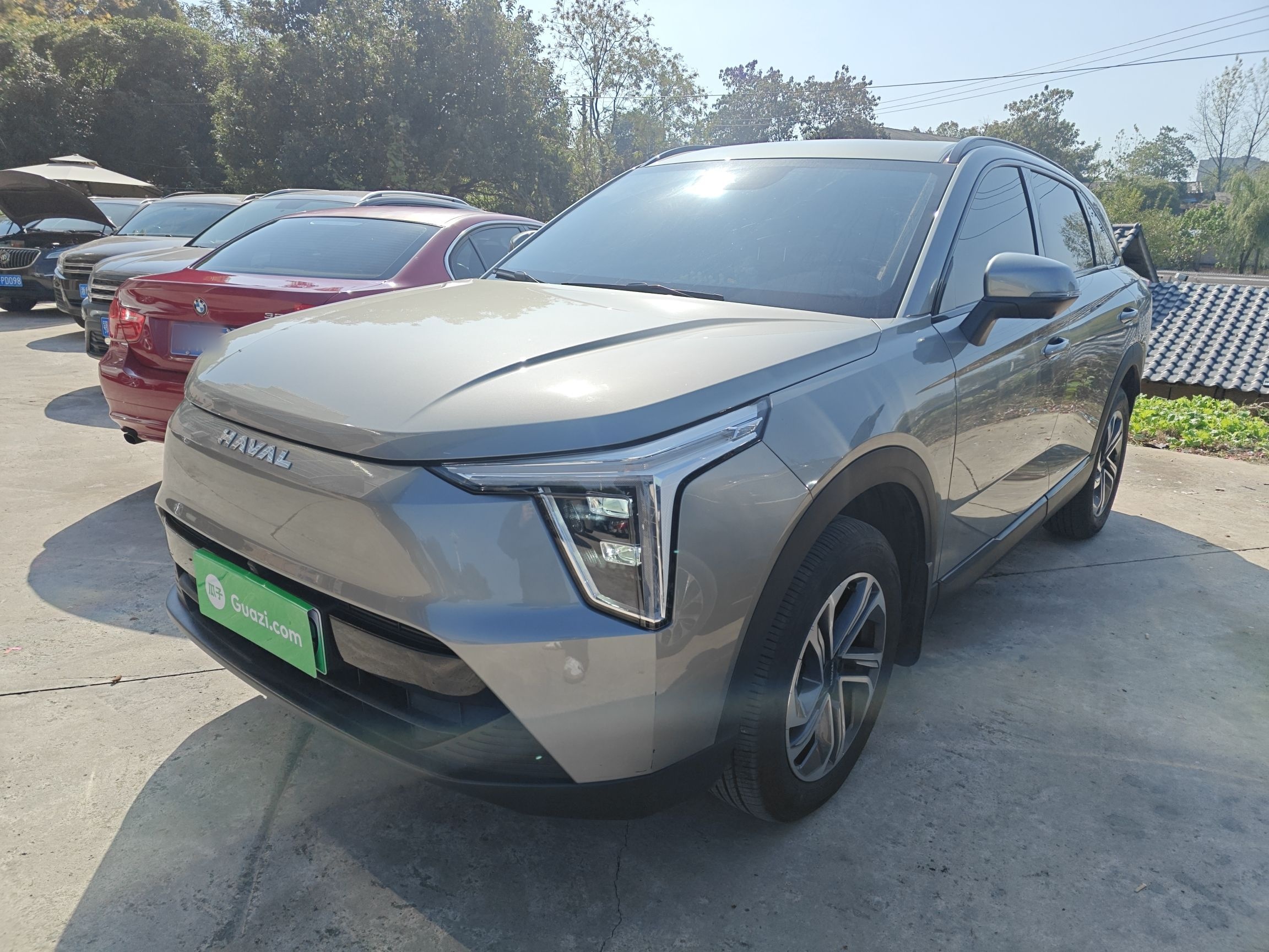 Под передней частью автомобиля