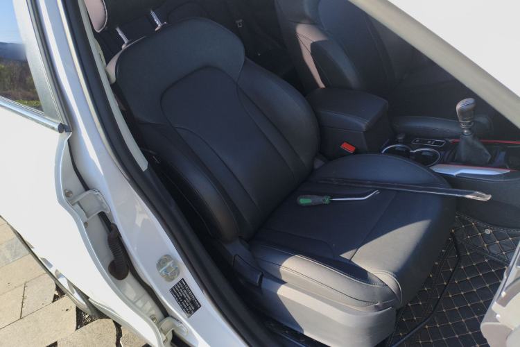 Used Haval H2 2017 Blue Label 1.5T Manual Two-Wheel Drive Elite Model Right Front Seat