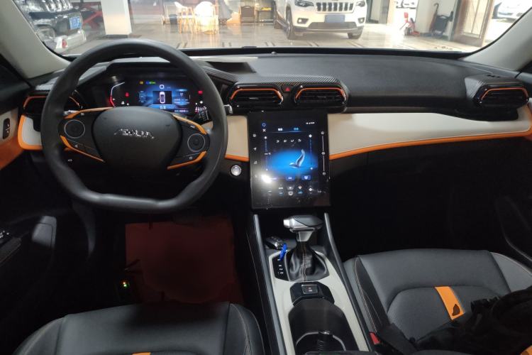 Used Dongfeng Aeolus Yixuan 2023 Mach Edition 1.5L Automatic Chasing Wind Version Center Console