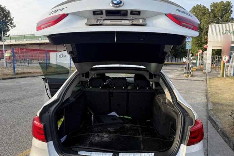 Used BMW 3 Series GT 2018 320i Sport Edition Interior 4