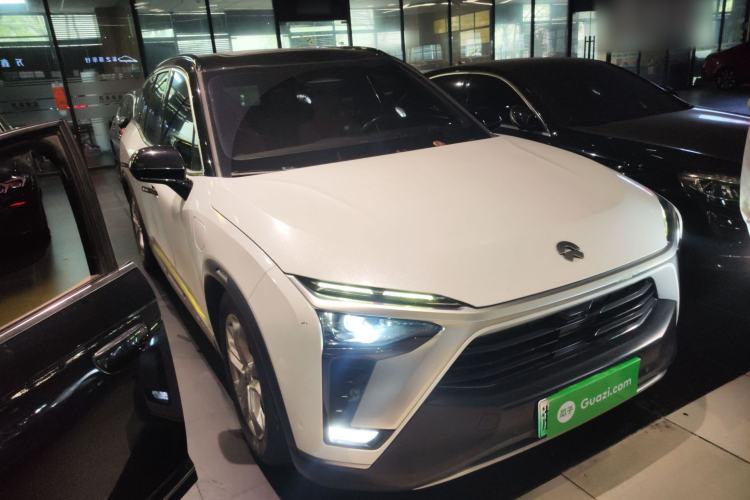 Used Nio ES8 2022 100kWh Signature Edition Six-Seater Front Right 45 Deg