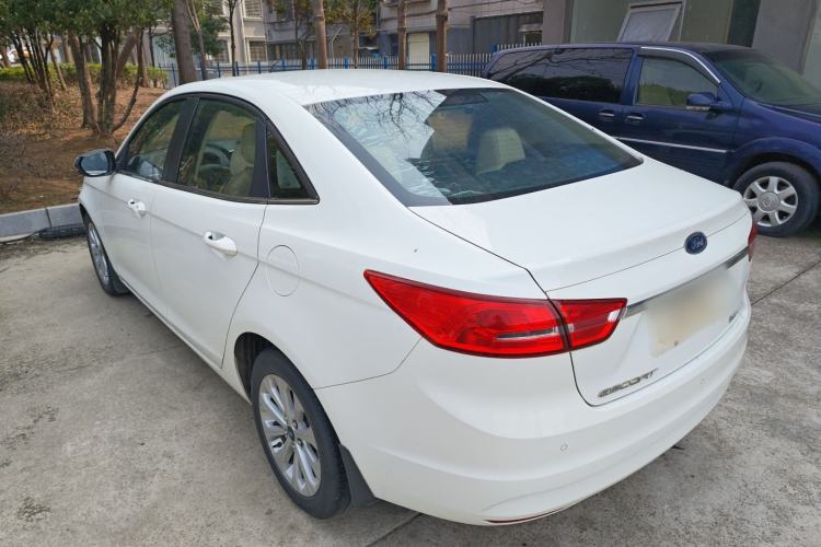 Used Ford Escort 2015 1.5L Automatic Fashion Model
