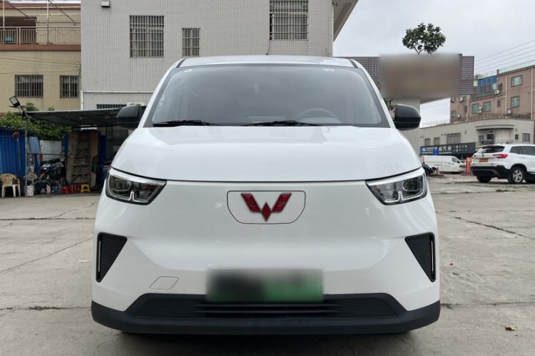 Used Wuling Yangguang 2024 300KM Comfort Version Passenger Van 75kW
