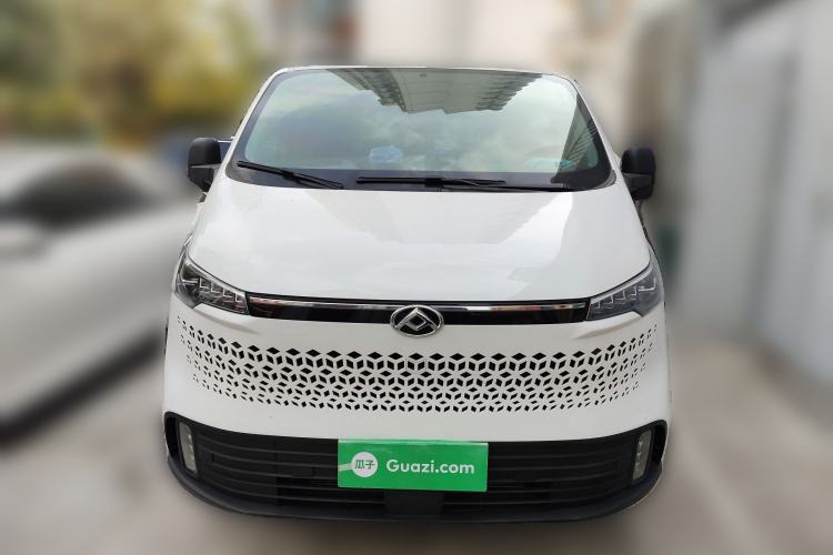 Used SAIC MAXUS Xintu V70 2023 2.0T Elite Edition Manual Transmission Short Wheelbase Low Roof 5/6 Seats (125 hp)
