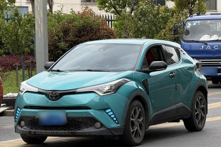 Used Toyota C-HR 2018 2.0L Luxury Sunroof Version China VI Standard