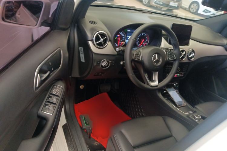 Used Mercedes-Benz B-Class 2018 B 200 Sport Edition Driver Seat