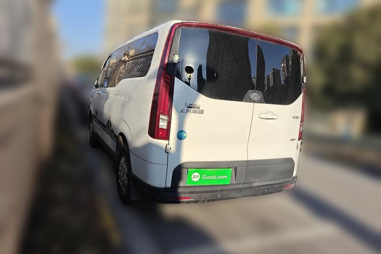 Used SAIC MAXUS Xintu V70 2023 2.0T Elite Edition Manual Transmission Short Wheelbase Low Roof 5/6 Seats (125 hp)