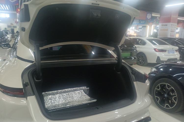 Used IM L7 2022 Dynamic Model
