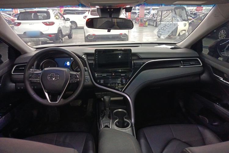 Used Toyota Camry 2021 2.0G Luxury Edition Center Console