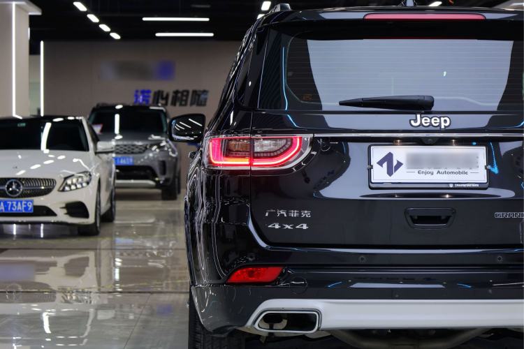 Used Jeep Grand Commander 2018 2.0T Four-Wheel Drive Smart Enjoyment Version China V Emission Standard
