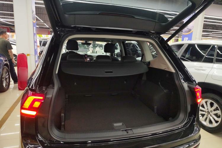 Used Volkswagen Tiguan L 2020 330TSI Automatic Two-Wheel Drive Smart Luxury Edition China VI Standard Trunk