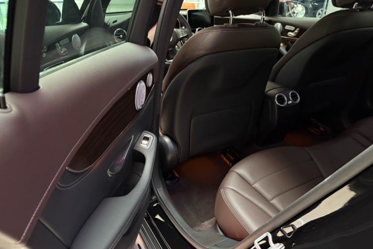 Used Mercedes-Benz GLC 2017 GLC 260 4MATIC Luxury Model Interior 7