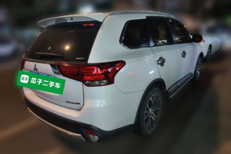 Used Mitsubishi Outlander 2016 2.4L 4x4 Luxury Edition 7-Seater