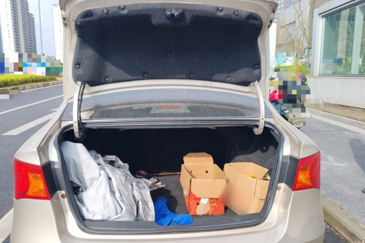 Used Roewe 350 2010 350C 1.5L Automatic Xunyi Edition Trunk