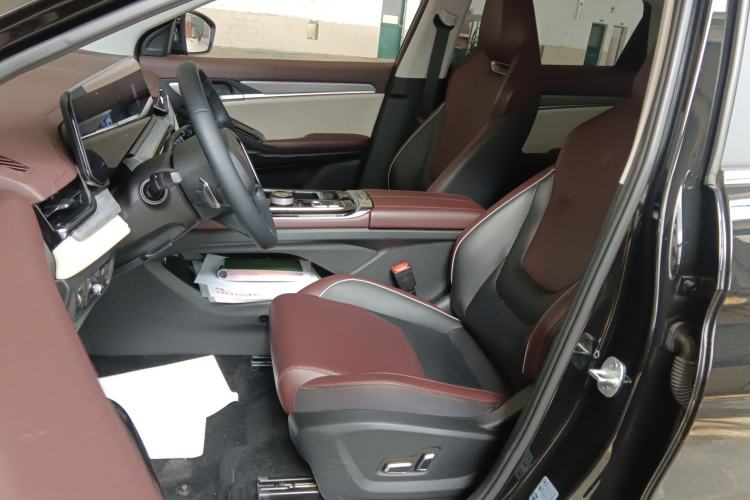 Used SOL QX 2021 300T DCT Prestige Smart Connectivity Version Left Front Seat