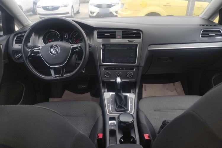 Used Volkswagen Golf 2014 1.4TSI Automatic Comfort Model Center Console