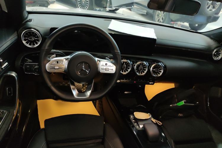 Used Mercedes-Benz A-Class 2022 Revised Version A 200 L Sport Sedan Fashionable Style Center Console