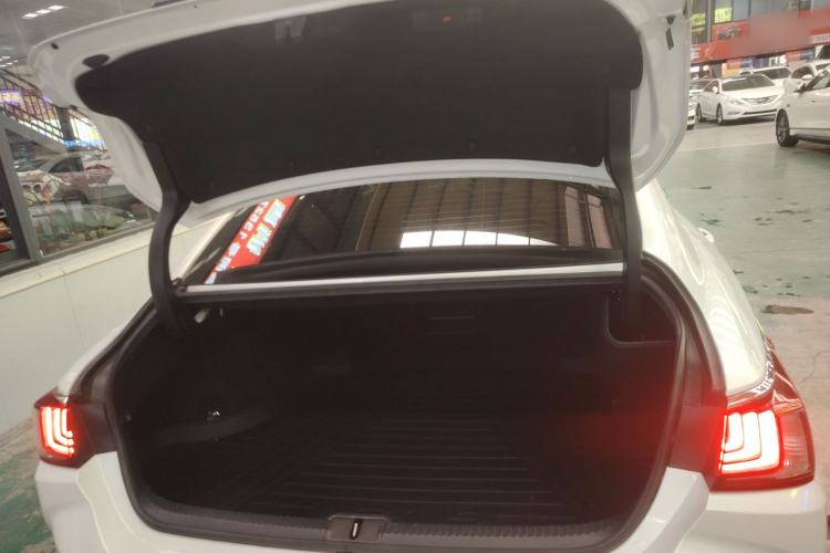 Used Lexus ES 2020 300h Deluxe Edition
