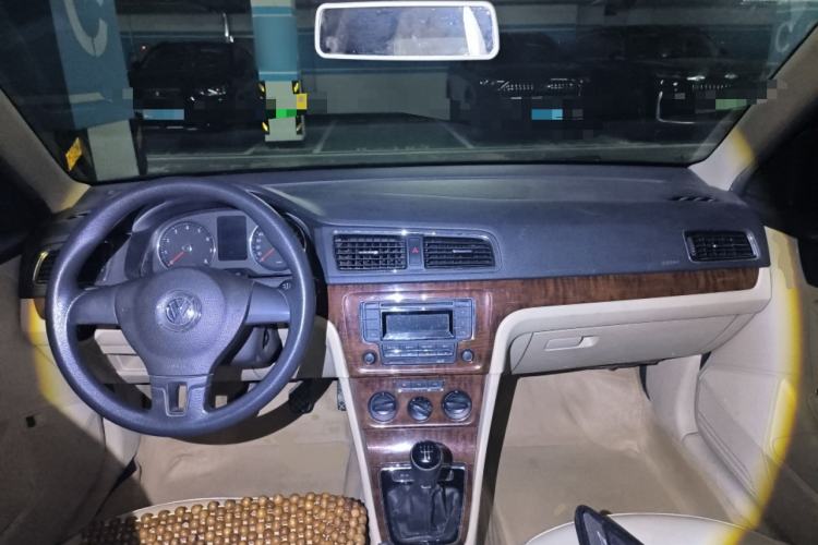 Used Volkswagen Lavida 2013 Restyled Classic 1.6L Manual Comfort Edition Center Console