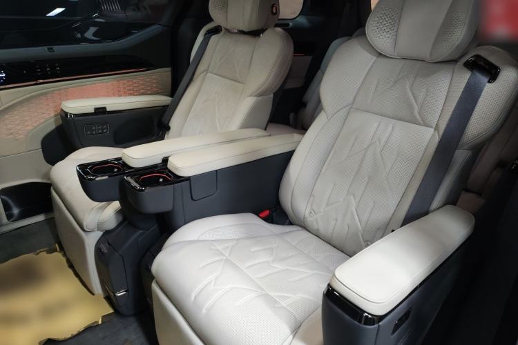 Used Zeekr 009 2024 Six-Seat Executive Version 4WD 108 kWh
