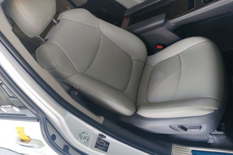 Used Toyota SIENNA 2024 2.5L Hybrid Comfort Edition Right Front Seat