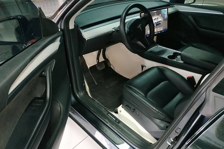 Used Tesla Model Y 2024 Rear-Wheel-Drive Version
