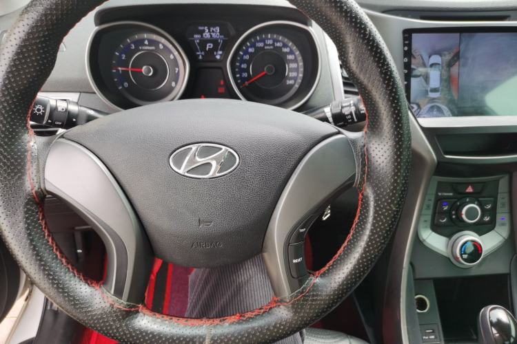 Used Hyundai Elantra (5th Generation / Langdong) 2016 1.6L Automatic Smart Version Center Console