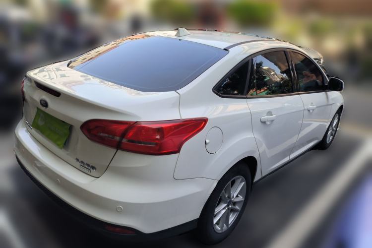 Used Ford Focus 2015 Sedan EcoBoost 125 Manual – Ultra-Style Edition