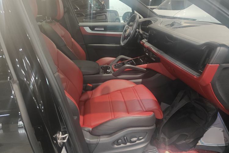 Used Porsche Cayenne E-Hybrid 2024 Cayenne E-Hybrid 2.0T Right Front Seat