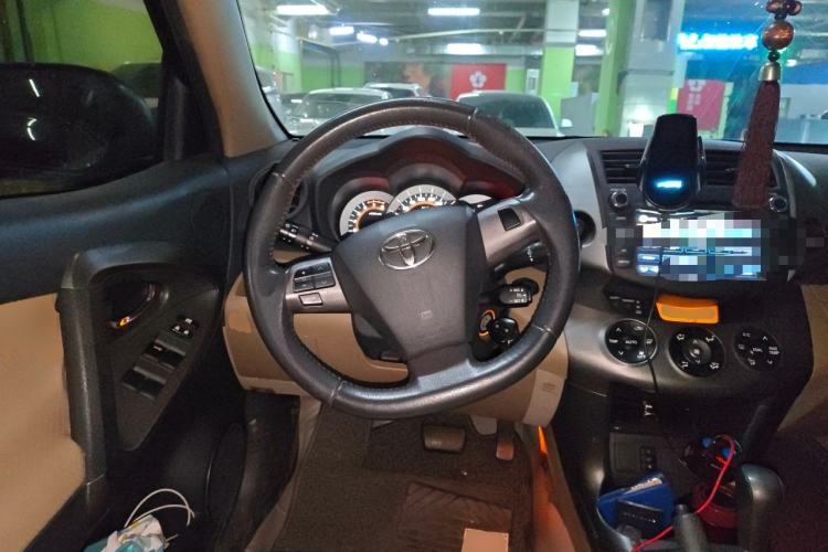 Used Toyota RAV4 2011 2.4L Automatic 4x4 Luxury Edition Steering Wheel