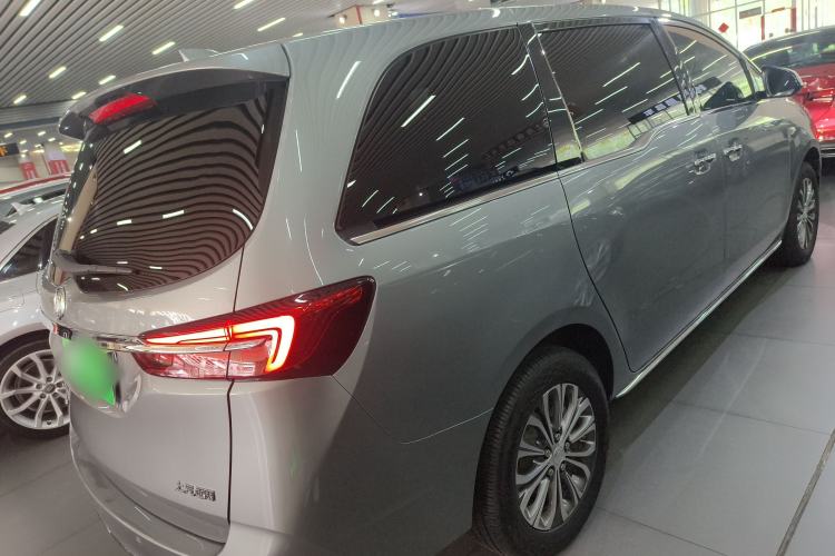 Used Buick GL8 2023 Facelifted Land Cruiser Executive Luxury Version
