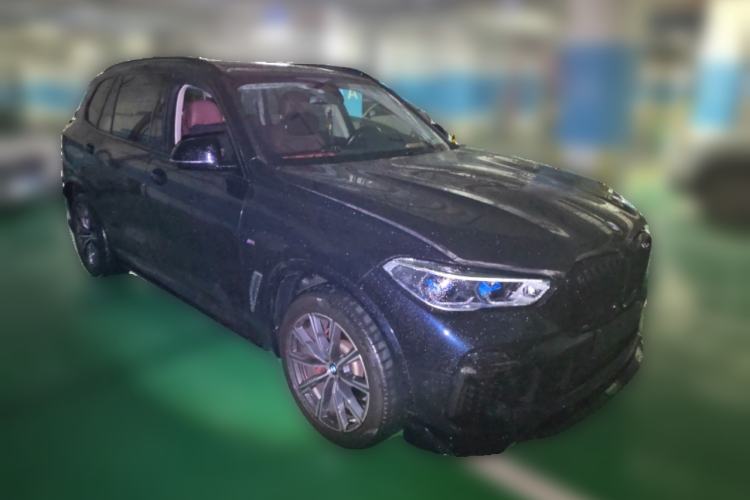 Used BMW X5 2022 xDrive 30Li Luxury M Sport Package Front Right 45 Deg