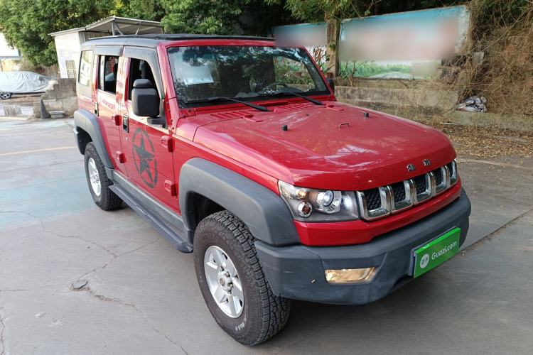 Used BAIC Off-Road BJ40 2016 40L 2.0T Manual Two-Wheel Drive Luxury Edition
