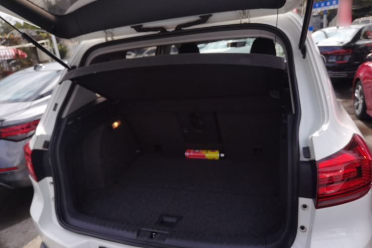 Used Volkswagen Tiguan L 2017 300TSI Automatic Two-Wheel Drive Silk Road Luxury Edition
