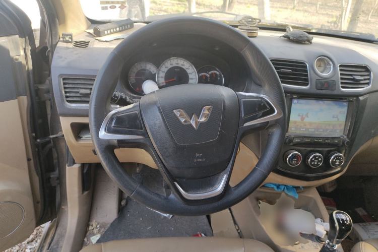 Used Wuling Hongguang 2013 1.2L S Comfort Model China IV Standard Steering Wheel
