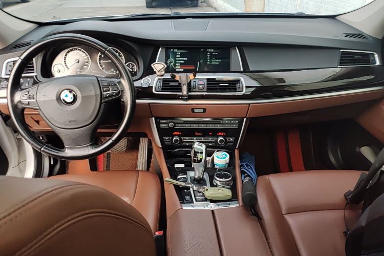 Used BMW 5 Series GT 2015 528i Leading Model Center Console