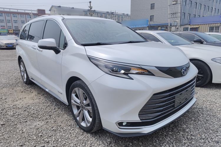 Used Toyota SIENNA 2021 2.5L Hybrid Ultimate Edition Front Right 45 Deg