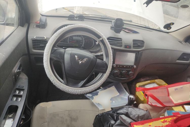 Used Wuling Hongguang 2014 1.5L Standard Version
