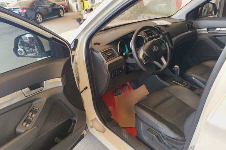 Used BAIC Senova X65 2015 2.0T automatic comfort version
